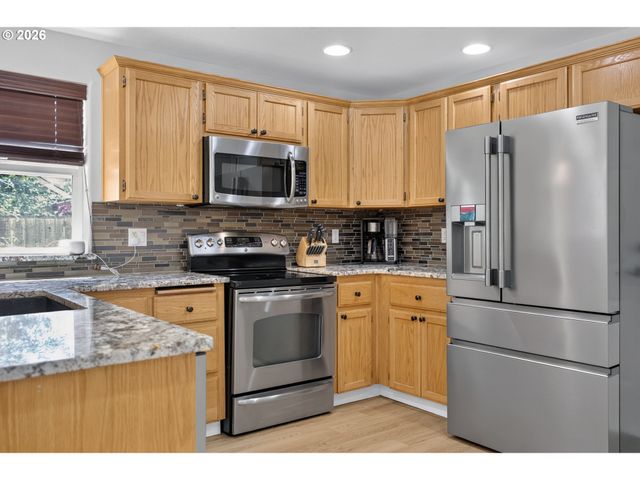 1250 N PONDEROSA St, Canby, OR 97013