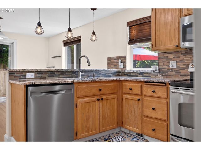 1250 N PONDEROSA St, Canby, OR 97013