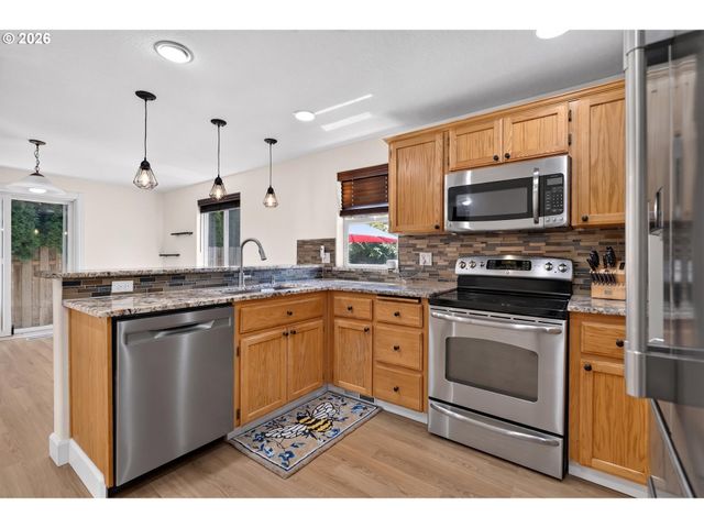 1250 N PONDEROSA St, Canby, OR 97013