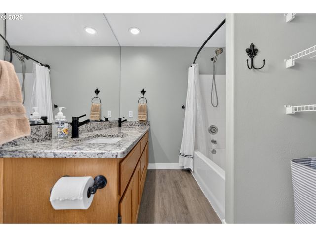 1250 N PONDEROSA St, Canby, OR 97013