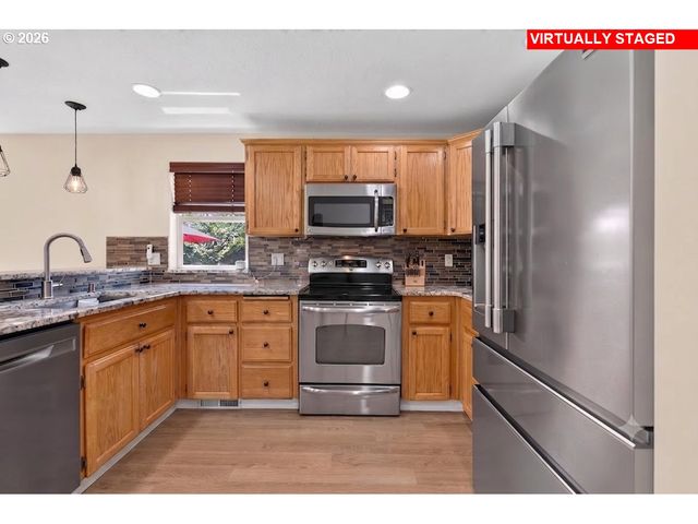 1250 N PONDEROSA St, Canby, OR 97013