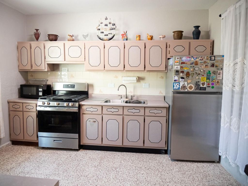 Image 18 of property listing at 373 CALLE FRANCISCO COLON GUERRA BO PUEBLO, Rincon, PR 00677