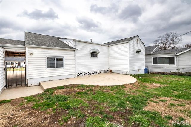 9721 Shuffle Drive, St Louis, MO 63123