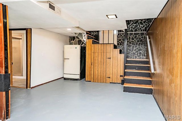 9721 Shuffle Drive, St Louis, MO 63123