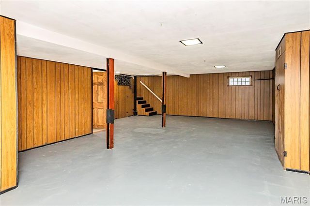 9721 Shuffle Drive, St Louis, MO 63123