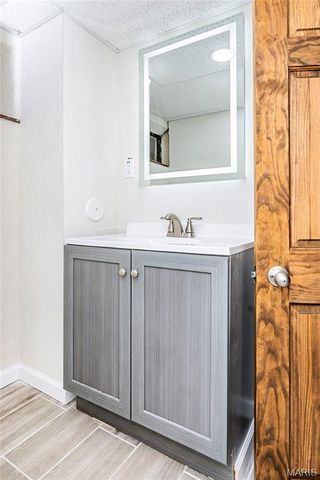 9721 Shuffle Drive, St Louis, MO 63123