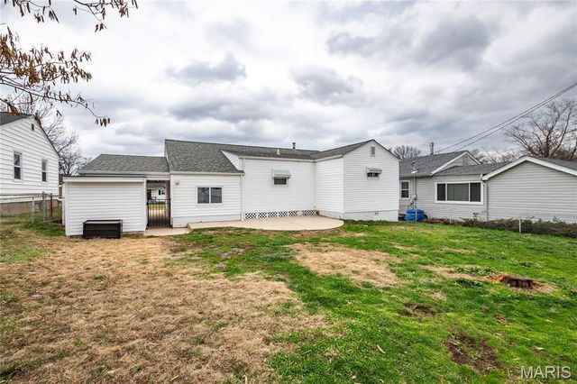 9721 Shuffle Drive, St Louis, MO 63123