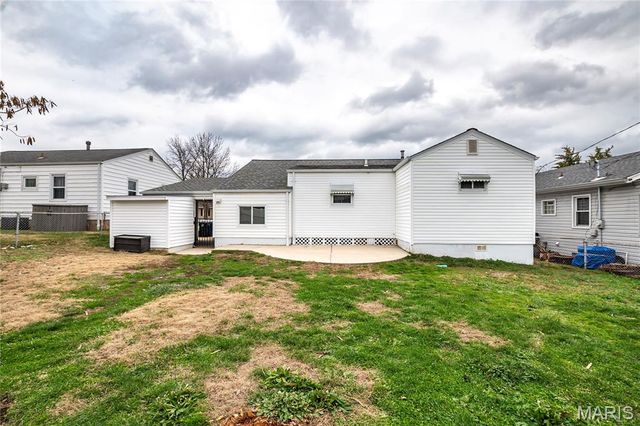 9721 Shuffle Drive, St Louis, MO 63123