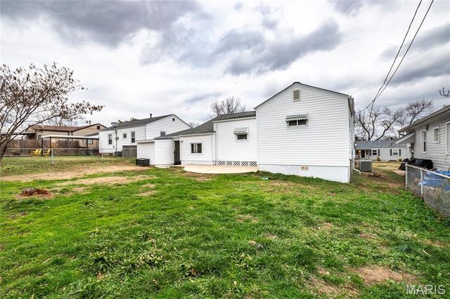 9721 Shuffle Drive, St Louis, MO 63123