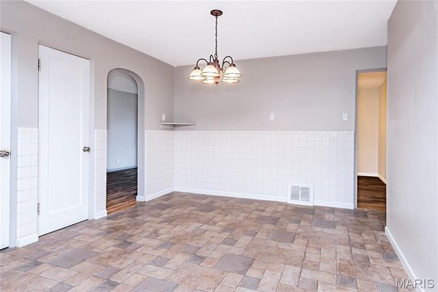 9721 Shuffle Drive, St Louis, MO 63123