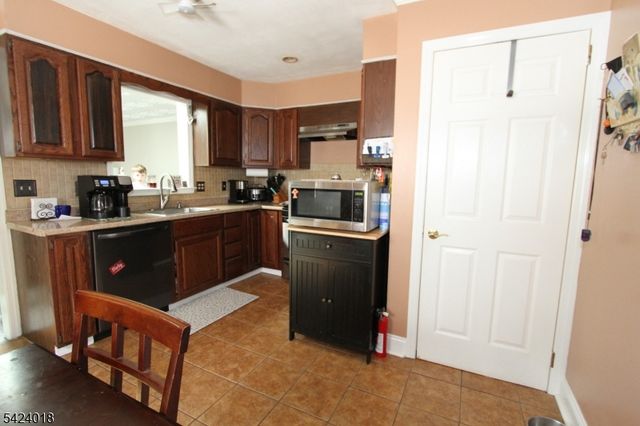 6 Evergreen Ave, Wanaque Boro, NJ 07420