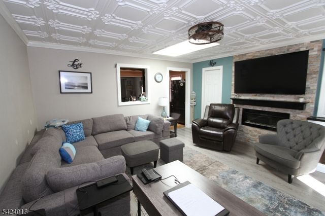 6 Evergreen Ave, Wanaque Boro, NJ 07420