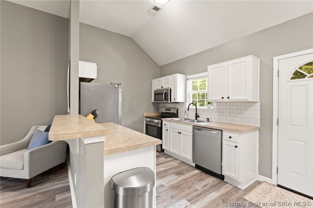 2815 Rolling Creek Drive, Jeffersonville, IN 47130
