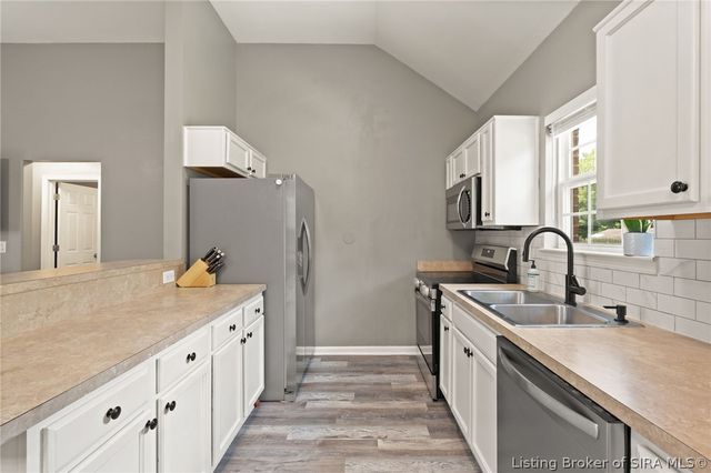 2815 Rolling Creek Drive, Jeffersonville, IN 47130