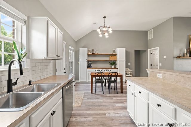 2815 Rolling Creek Drive, Jeffersonville, IN 47130