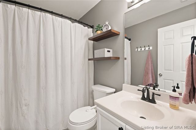 2815 Rolling Creek Drive, Jeffersonville, IN 47130