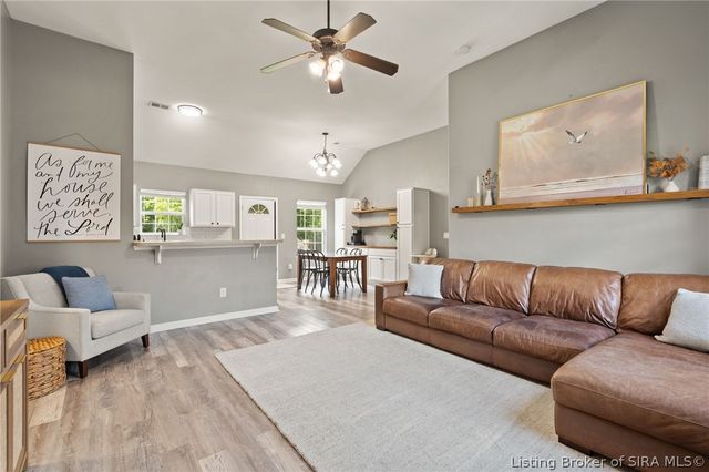 2815 Rolling Creek Drive, Jeffersonville, IN 47130