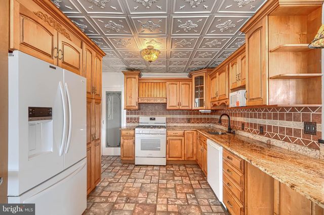 8304 ORCHARD DR, Dundalk, MD 21222