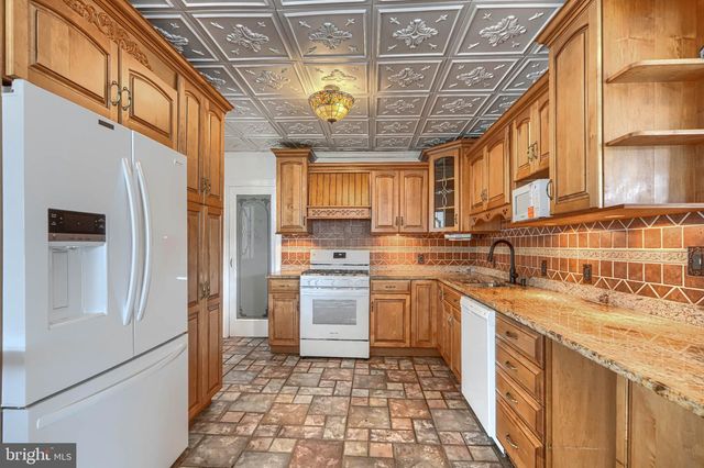 8304 ORCHARD DR, Dundalk, MD 21222