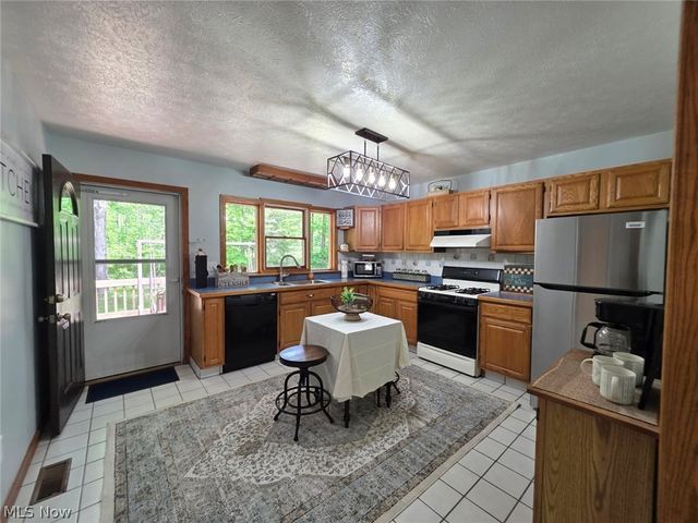 9311 Knowlton Road, Garrettsville, OH 44231