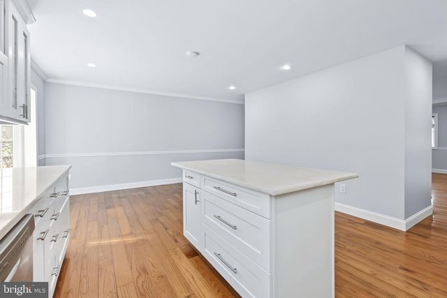 30 TRAFALGAR CT, Lawrenceville, NJ 08648