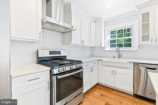 30 TRAFALGAR CT, Lawrenceville, NJ 08648
