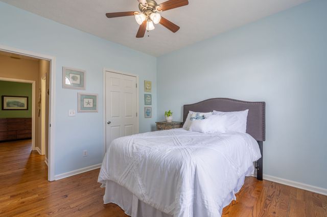 387 Center Point Dr, Summertown, TN 38483