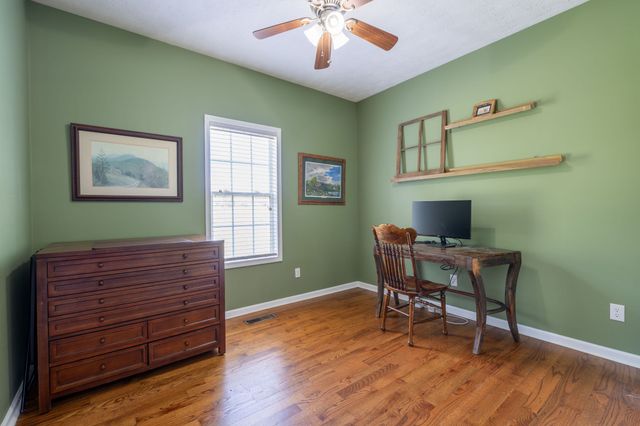 387 Center Point Dr, Summertown, TN 38483