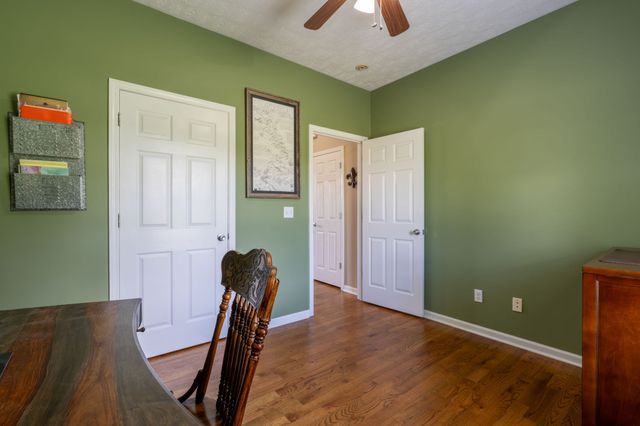 387 Center Point Dr, Summertown, TN 38483