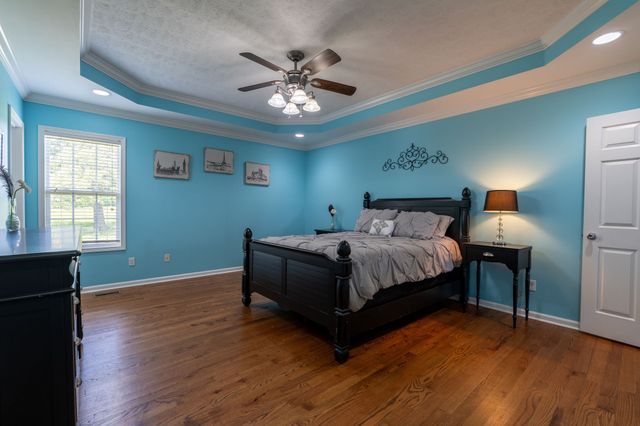 387 Center Point Dr, Summertown, TN 38483