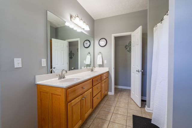 387 Center Point Dr, Summertown, TN 38483