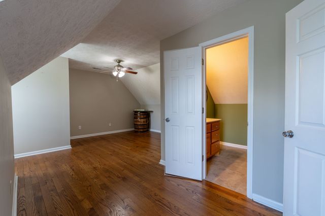 387 Center Point Dr, Summertown, TN 38483