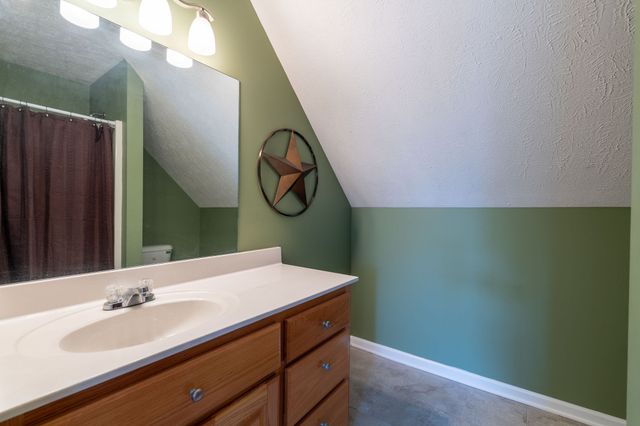 387 Center Point Dr, Summertown, TN 38483