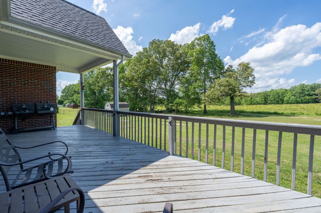 387 Center Point Dr, Summertown, TN 38483