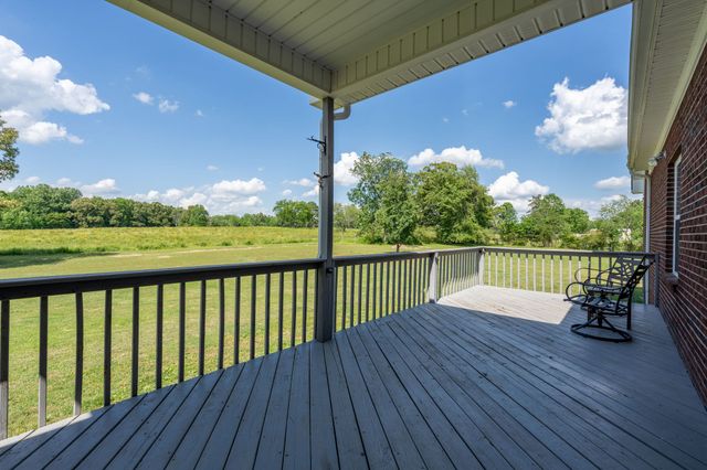 387 Center Point Dr, Summertown, TN 38483