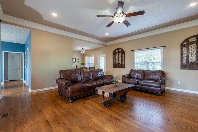 387 Center Point Dr, Summertown, TN 38483