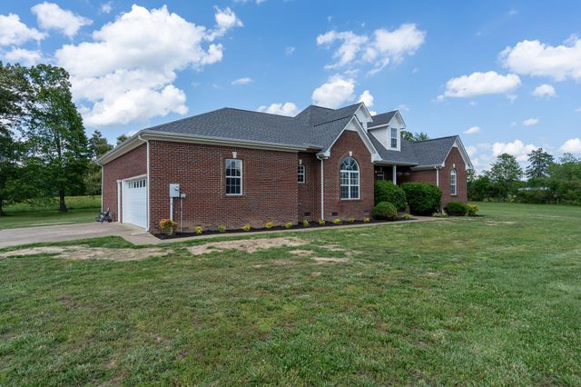 387 Center Point Dr, Summertown, TN 38483