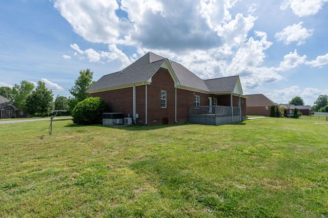 387 Center Point Dr, Summertown, TN 38483