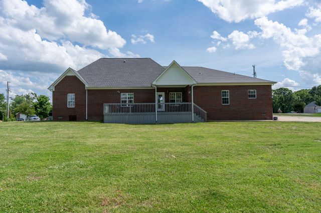 387 Center Point Dr, Summertown, TN 38483
