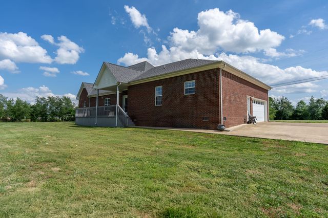 387 Center Point Dr, Summertown, TN 38483