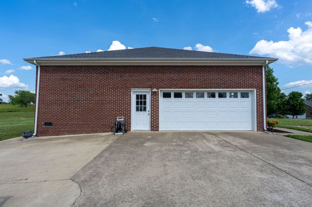 387 Center Point Dr, Summertown, TN 38483