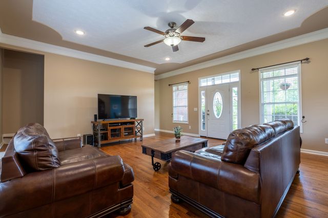 387 Center Point Dr, Summertown, TN 38483