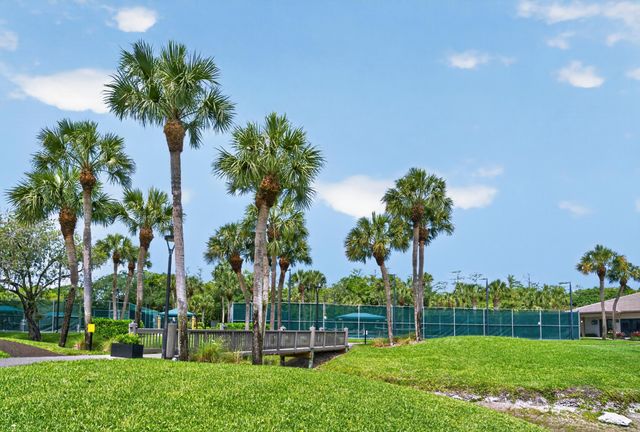 7100 E Cypresshead Drive E, Parkland, FL 33067