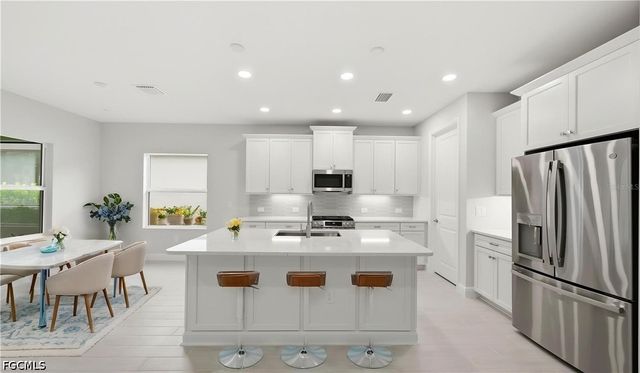 3075 HERITAGE PINES DR, Fort Myers, FL 33905