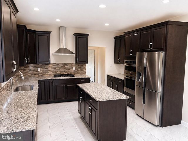 140 HANKINS RD, Hightstown, NJ 08520