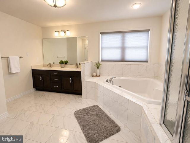 140 HANKINS RD, Hightstown, NJ 08520