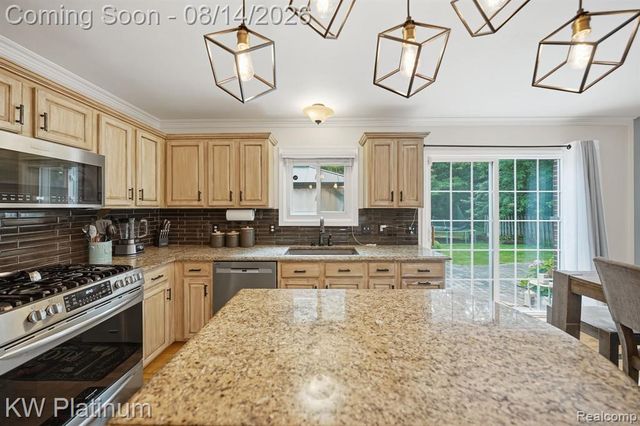 18051 Cedar Island Boulevard, Romulus, MI 48174