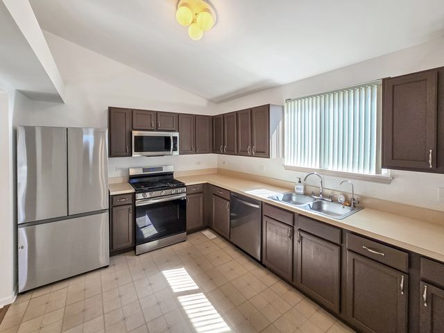 1041 Serendipity Drive, Aurora, IL 60504