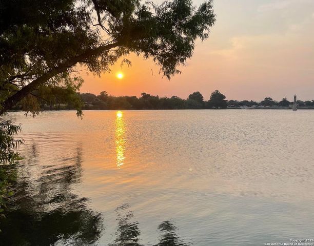 1806 W MISTLETOE AVE, San Antonio, TX 78201