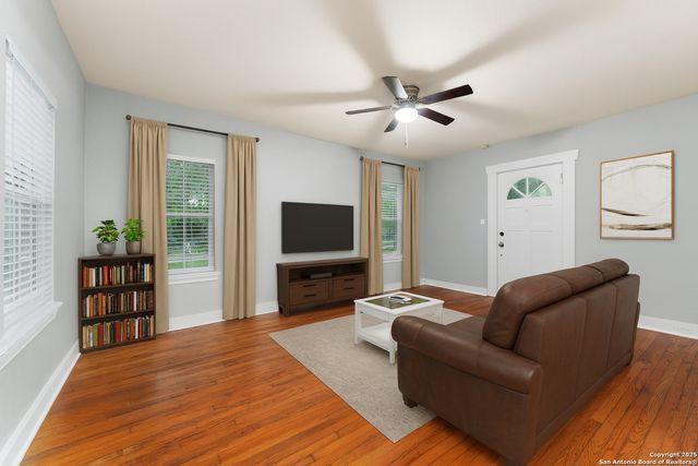 1806 W MISTLETOE AVE, San Antonio, TX 78201